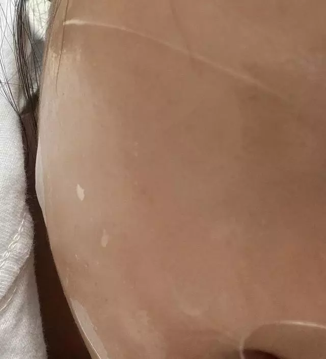 지금도 하고있어요. 팩 얼굴에 떡하니 얹고 자려고 준비하다가 오늘까지 급 리뷰 써야해