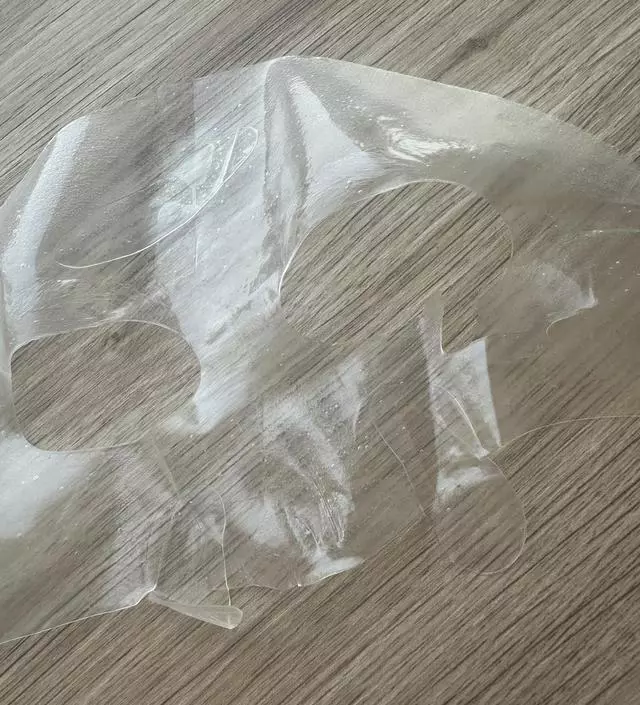 지금도 하고있어요. 팩 얼굴에 떡하니 얹고 자려고 준비하다가 오늘까지 급 리뷰 써야해