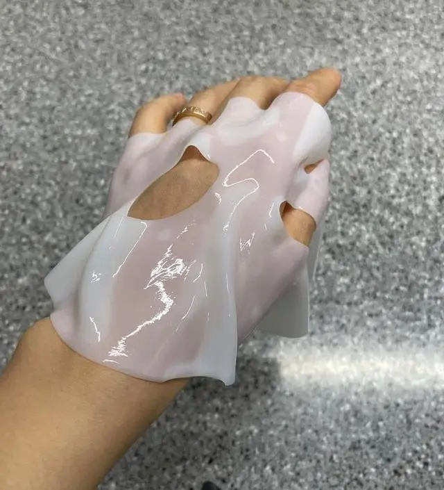 오랫동안 붙이는팩 첨봐서 구매했네요. 불편할까봐 걱정했는데 피부에 잘 붙어있어서 신