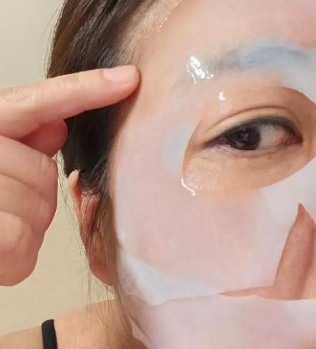 참신기한 경험~3시간 붙이고 있었는데 시간이 지날수록 색이 빠지더니 비닐만 남았습니