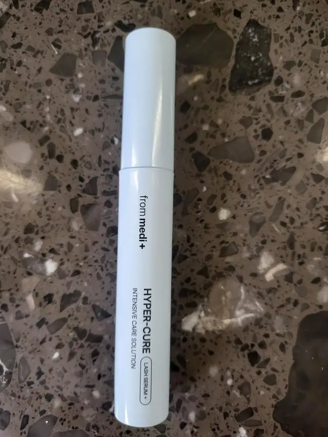 두달에 한번씩 주기적으로 속눈썹펌을 하고있어서 속눈썹이 많이 약해져 있는데
