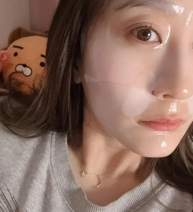 요즘 피부고민이 많아서 걱정이었는데 콜라겐마스크로 사봤어요
