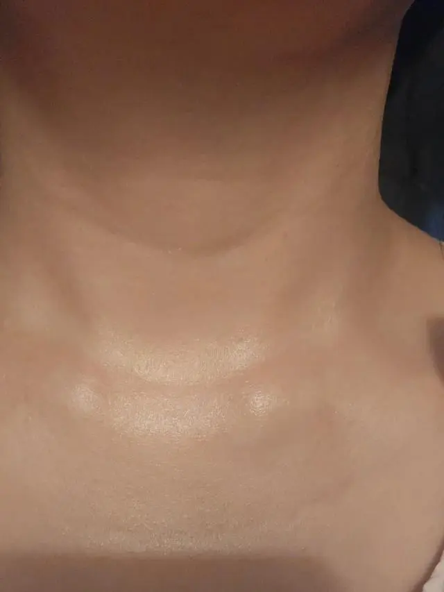 좋습니다 확실히 주름이 없어지는거같네요 유투브에 나오는거 보고 구매했는데 목주름이