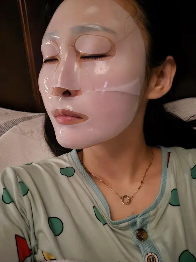 3시간 정도가 적당한거 같아요~ 떼어내고 기초라인 마무리하면 피부가 탱글탱클해지고 