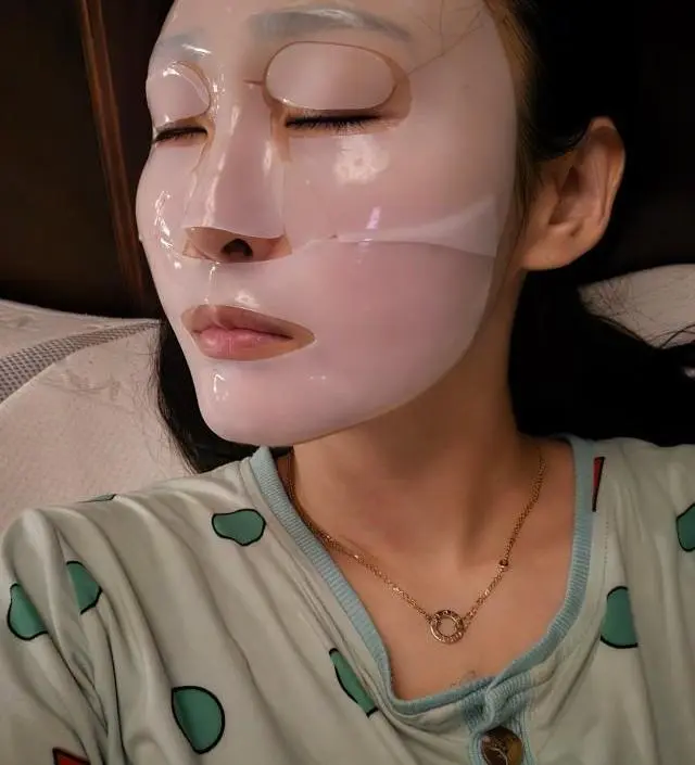 3시간 정도가 적당한거 같아요~ 떼어내고 기초라인 마무리하면 피부가 탱글탱클해지고 