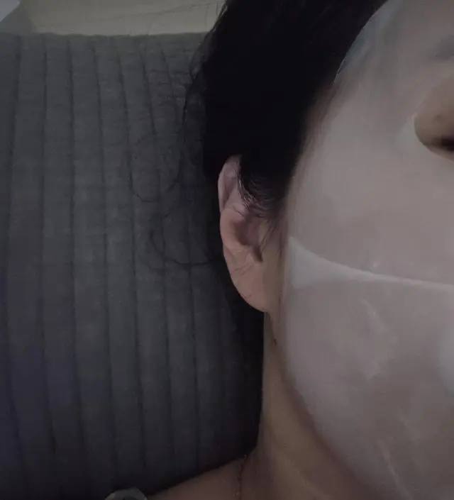 후기가 좋아 구매했는데 쿨링감 장난아니고 탱글탱글 하네요. 3시간후 떼어보면 팔자주