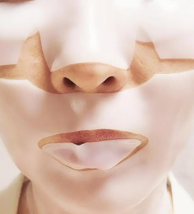 이거 와.. 붙이고 잤는데 자다가 떼어버린거같긴하지만 하루지난 지금까지 피부 물광유