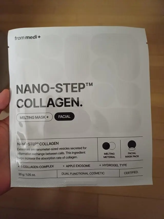 불투명했던 마스크가 시간이 지나면서 투명해지는 게 신기한 것 같아요! 정말 잘 쓰고 