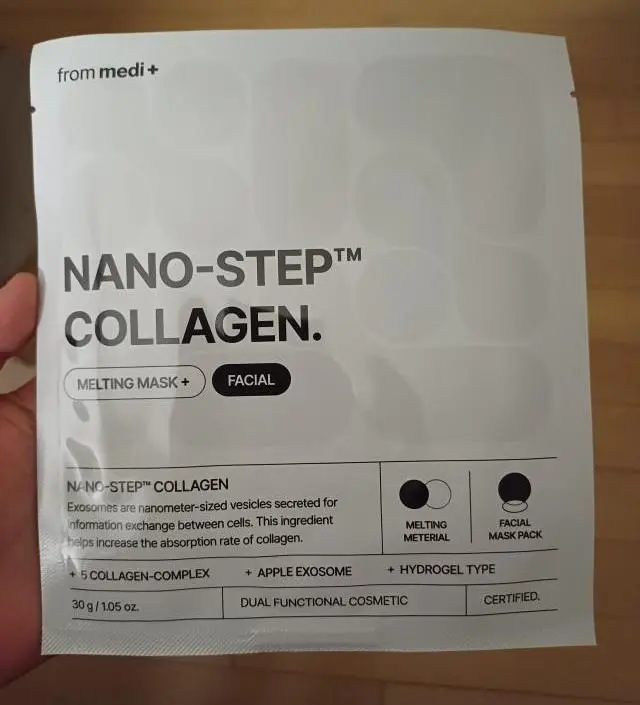 불투명했던 마스크가 시간이 지나면서 투명해지는 게 신기한 것 같아요! 정말 잘 쓰고 