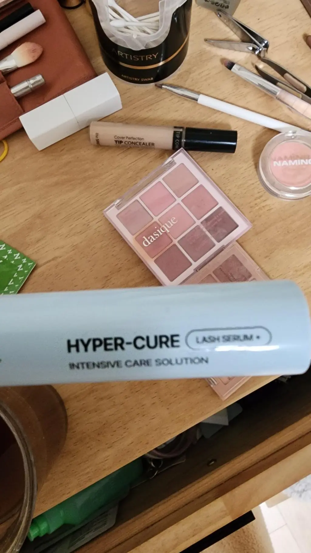 속눈썹 영양제도 타 제품 사용중인데  팩과 함께 구입해서 사용중인데 내용물이 안보여