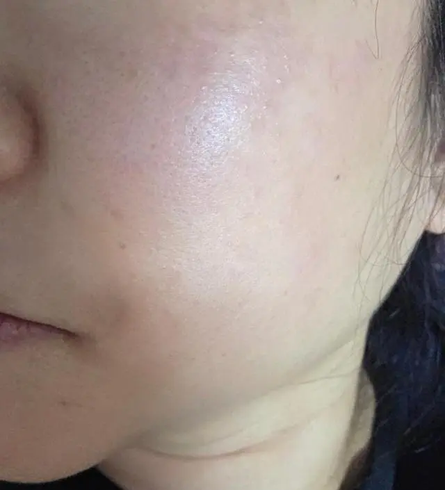 어떤분의 블로그에서 보고 반신반의 하며 구매했는데 확실히 피부가 속 안에서부터 촉촉