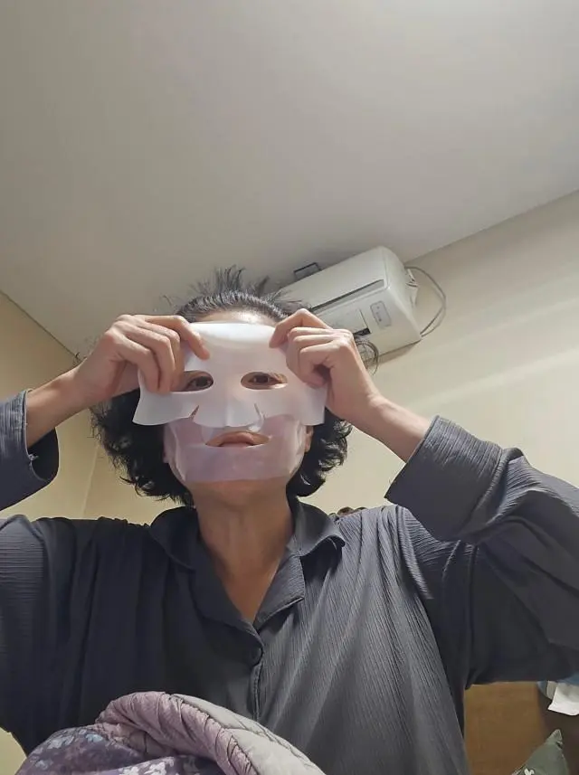 촉촉하고 피부가 맑아지는 느낌이 듭니다. 보는사람마다 피부좋다고 난리입니다
