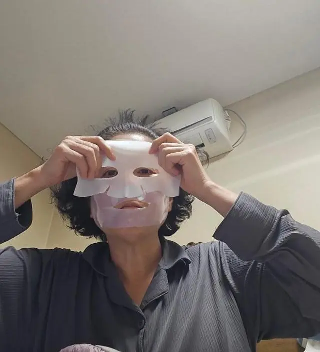 촉촉하고 피부가 맑아지는 느낌이 듭니다. 보는사람마다 피부좋다고 난리입니다
