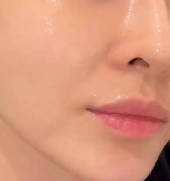 가볍게 발리지만
