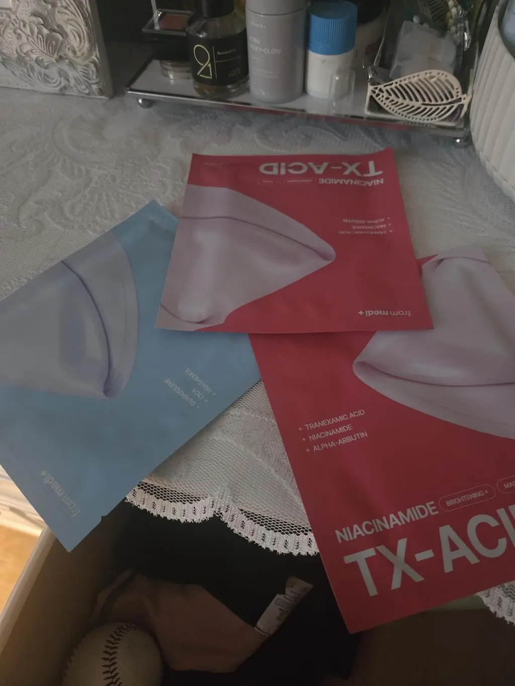 저녁에 붙이고 담달보면 얼굴이 반질반질해요