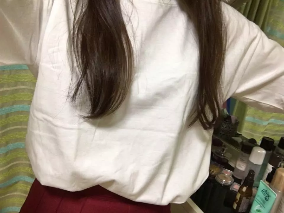 안비쳐요.. 안 비치는 흰색 기본티 사려고 진짜 많이 뒤졌는데 고고싱에서 샀어요 선택