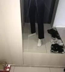 평소 엠사이즈입어서 엠사이즈시켰더니 딱 맞았어요! 허리에 밴딩이있어서 편하게 입을