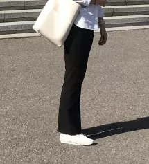 사이즈도 너무 잘맞고 스판도 있어서 편해염!  그리고 무엇보다 다리 라인이 정말 얇고