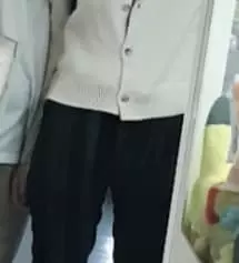 처음에 입었을 땐 조금 꼈는데 입다보니 제 몸에 딱 맞게 맞춰졌어요 핏도 너무 이쁘고