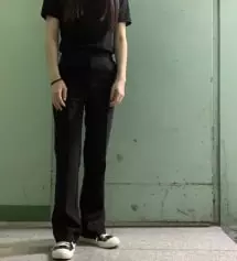 이거 진짜 바지 미쳤어요,,,, 진짜 짱짱해요ㅠㅠㅠㅠㅠ 스판끼 때문에 무릎 구부려도 하
