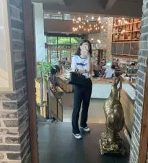 엄청 기다렸네요ㅠㅜ 전상품 예약이라 맘놓고 있다가 받았네욤🤗 허리가 밴딩이라 생각