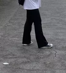 바지가 없어서 고고싱에 이쁜 바지들 많길래 여러개 고민하다가 이걸로 샀는데 허리부분