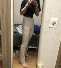 배송은 좀 걸렸는데 걸린만큼 보람있네여 최고에요 다리도 겁나 길어보이고 살쪄도 입을