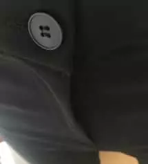 다 좋은데.. 지퍼부분이 너무 들떠 옆에서 보면 앞배 나온 것 같은 바지예요 
