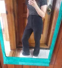 처음에 입었을때는 너무 딱맞는 느낌이어서 사이즈변경할까 했는데 막상 입고 돌아다니