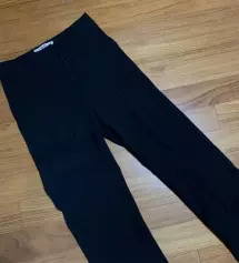 베이지 너무 만족스러워서 같은 제품 같은 사이즈 블랙 구매했는데 허리가 머무 꽉 끼네