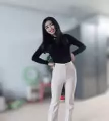 핏 짱이에요!! 다리 엄청 길어보여요 ㅎㅎ 색도 너무 이뻐요 ㅎㅎㅎ 이거 블랙 먼저 사