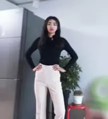 핏 짱이에요!! 다리 엄청 길어보여요 ㅎㅎ 색도 너무 이뻐요 ㅎㅎㅎ 이거 블랙 먼저 사