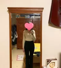 S이랑 XS이랑 고민하다가 다리 딱 붙게 입고싶어서 XS구매했어요! 다리는 딱 맞는데 아