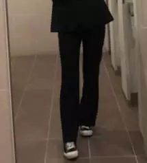 평소 바지 사이즈 m 입어서 입는 그대로 165 m 시켰더니 딱 맞게 예뻐요
