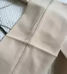 골반이 없어서 쫀쫀한 핏은 안 나왔는데 옷 질 자체는 탄탄하고 좋았어요!
