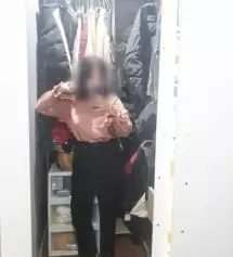 세 번 놀랐어요 처음 받았을 때 너무 커서 놀랐고 두 번째로는 생각보다 싼 재질이 아니