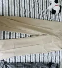 항상 슬림핏 슬랙스만 입어서 이번이 통 있는 슬랙스 처음 입는건데 너무 예뻐요! 무릎