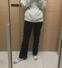 평소에 26정도 입는데 편하게 잘 맞아요! 근데 밥 먹으면 조금 낄 느낌??? 엉덩이랑 뱃