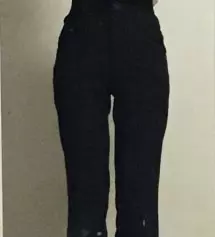 기대없이 산 바지였는데 굉장히 쫀쫀해서 편하고 또 밑단 부분이 부담스럽지않은 부츠컷