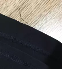 기대없이 산 바지였는데 굉장히 쫀쫀해서 편하고 또 밑단 부분이 부담스럽지않은 부츠컷