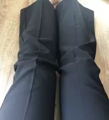 안그래도 다리도 굵은데 앉아 있기까지 해서 세상 코끼리 다리가 없지만 일어 서면 진짜