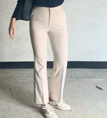 이 슬랙스 진짜 너무 예뻐요ㅠ 엄청 편하고 제 체형이 허리는 얇고 골반하고 엉덩이가 