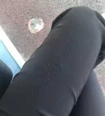 처음엔 밴딩이라 배 꽉 잡아줘서 허리도 예뻐 보였는데 ... 입다보니 ... 이게 무슨 보