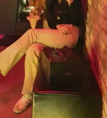 너무 편하고 예뻐서 만나는 사람들마다 홍보하고다녀요..ㅋㅋㅋㅋㅋ 허리 벨트구멍이 없