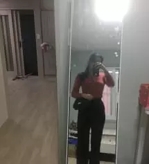 쫀쫀하고 하이웨스트라 몸매가 진짜 좋아보여요 산 바지중에 젤 맘에들어요!  위에 붙는