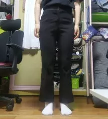 바지 핏 진짜 예뻐요 ㅠㅠㅠ 저는 조금 길다고 느껴져서 수선하긴했는데 원래 그렇게 입