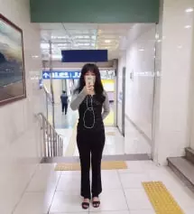 원래 바지 27(M)입는데 후기에 큰편이라는거 같아서 S시켰어요.맞는 건 좋는데 너무 딱