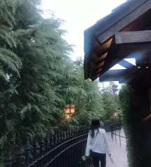 바지 사이즈딱맞고 허리가 밴드라서 편해요 그리고 사이즈도 딱맞아요 검정 아이보리두