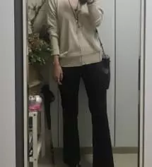 인생슬랙스ㅠ 다른 곳 바지는 궁댕이 허벅지는 터지고 허리는 컸는데 이건 넘무 잘맞아