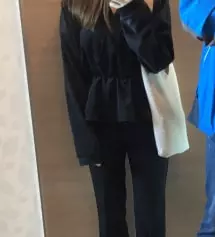 길이도 적당하고 두께도 만족입니다!!! 배꼽위까지 올라와서 배를 가려줘서 너무 좋았어